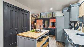 Mikrowelle, Ofen, Herdplatte, Geschirrspüler