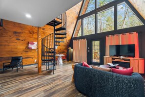 Una Smart TV, una chimenea