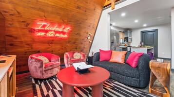 Smart TV, fireplace