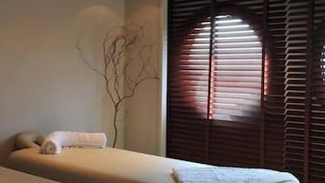 Gezichtsbehandelingen, manicures en pedicures, massagebehandelingen