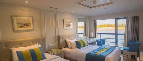 Minibar, desk, soundproofing, WiFi