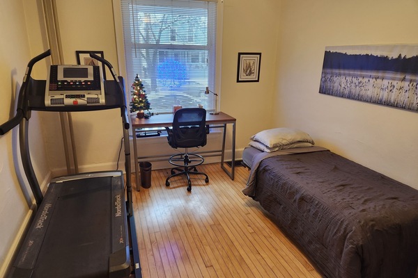 4 bedrooms, desk, iron/ironing board, WiFi