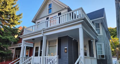 Spacious 4-bedroom apartment with WiFi, treadmill in charming Milwaukee