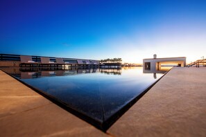 Infinity pool