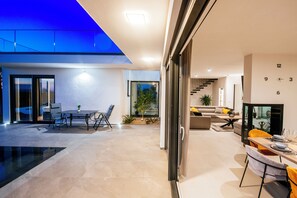 Villa de lujo, acceso para personas con movilidad reducida, alberca privada | Terraza o patio