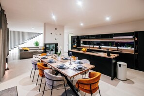 Villa de lujo, acceso para personas con movilidad reducida, alberca privada | Comedor