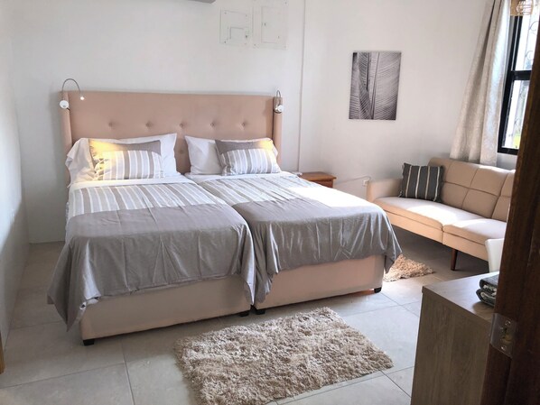 3 bedrooms, in-room safe, desk, iron/ironing board