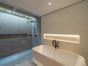 Hair dryer, towels - Luxury Oasis in Seminyak – Your Dream Bali Escape Awaits, 2256 (Bali)