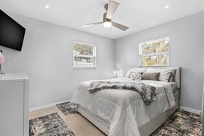3 Schlafzimmer, Schreibtisch, Bügeleisen/Bügelbrett, kostenloses WLAN