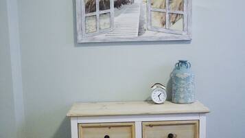 3 bedrooms, desk, iron/ironing board, travel crib