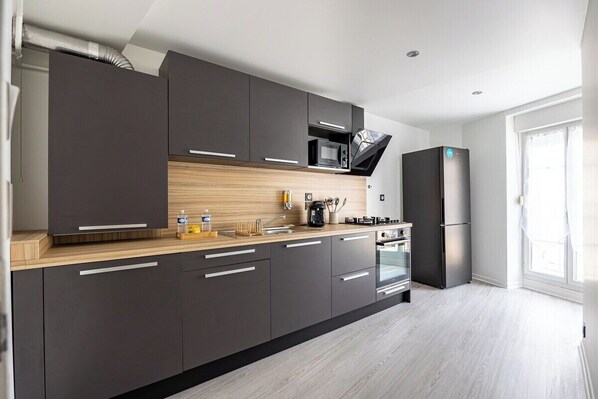 Fridge, microwave, oven, coffee/tea maker