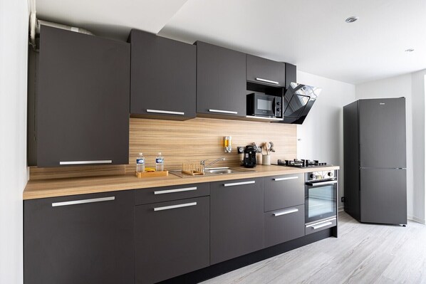 Fridge, microwave, oven, coffee/tea maker