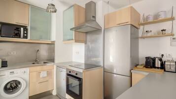 Réfrigérateur, micro-ondes, four, lave-vaisselle