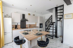 Refrigerador, microondas, horno, cafetera/tetera