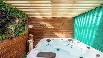 Bain à remous intérieur