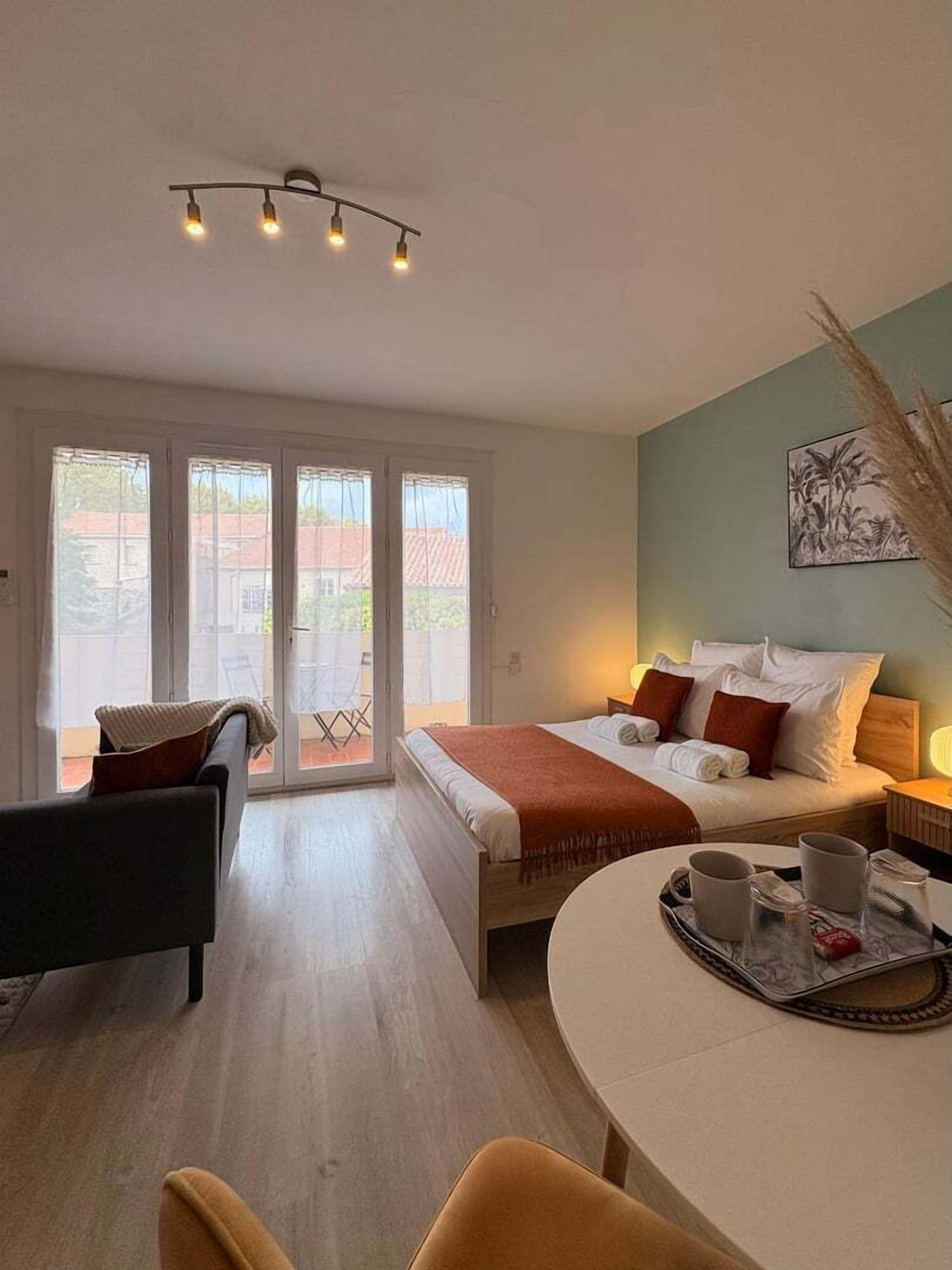 Internet, bed sheets