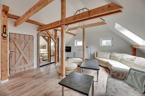 Classic-Villa, Balkon, Gartenblick