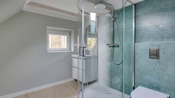 Vila clássica, sacada, vista para o jardim | Banheiro