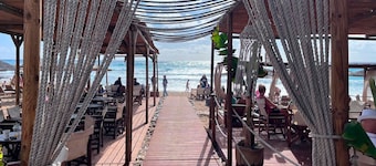 Hermes Pool & Beach Studio "SunsetDeluxeCom"
New • beachfront • Mykonos design