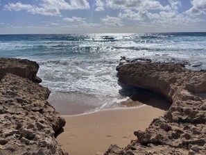Plage, chaises longues, serviettes de plage