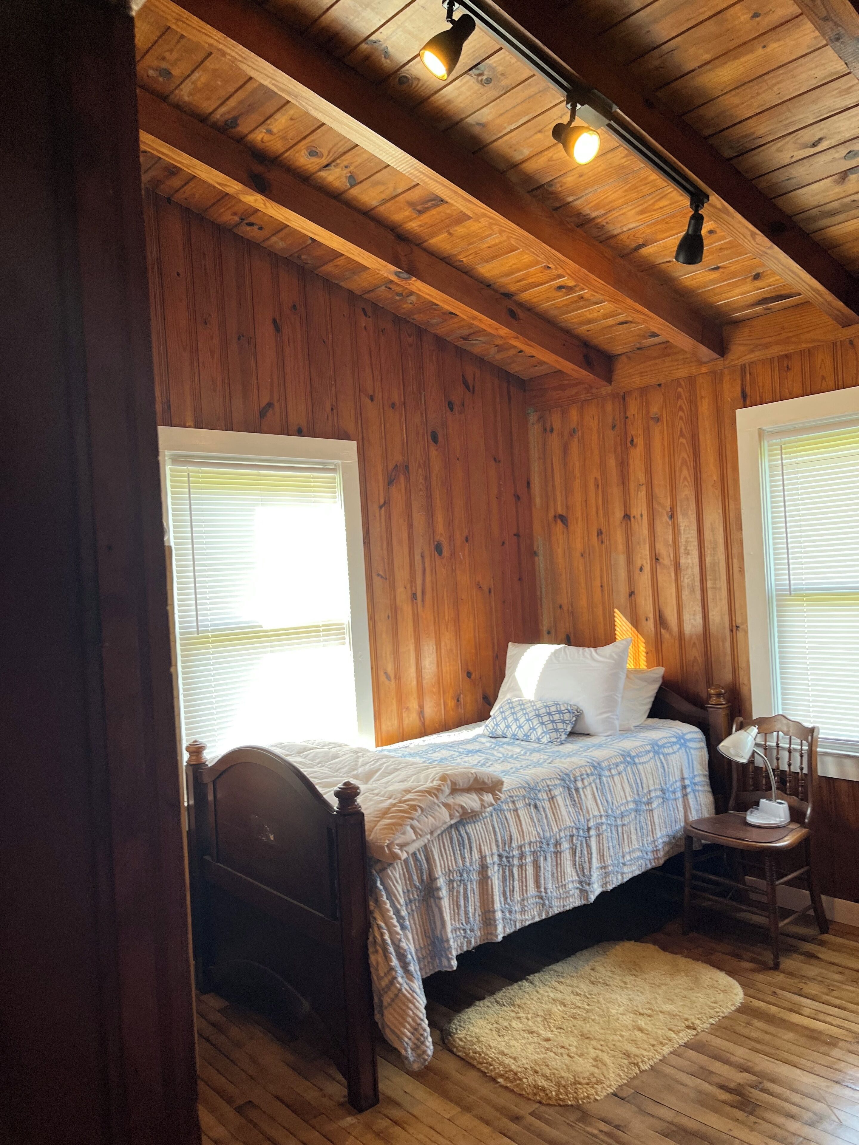 2 dormitorios, escritorio, wifi gratis y ropa de cama