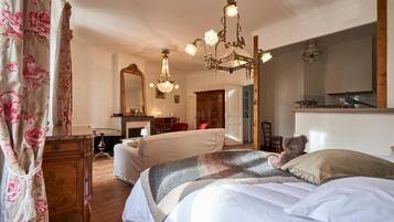 5 chambres, accĂšs Internet, draps fournis