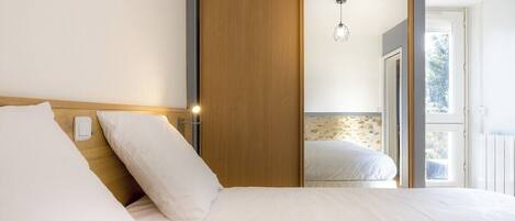 1 bedroom, iron/ironing board, Internet, bed sheets