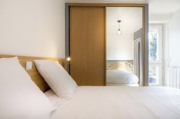 1 bedroom, iron/ironing board, Internet, bed sheets