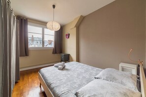 2 chambres, fer et planche à repasser, accès Internet, draps fournis