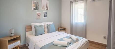 2 slaapkamers, een bureau, internet, beddengoed