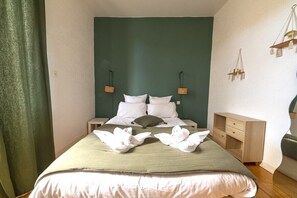 2 bedrooms, iron/ironing board, Internet, bed sheets