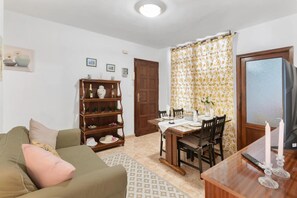 Apartment, 2 Bedrooms, Smoking, Balcony | Dining room - Home Elias LA Palma City (Santa Cruz de la Palma)