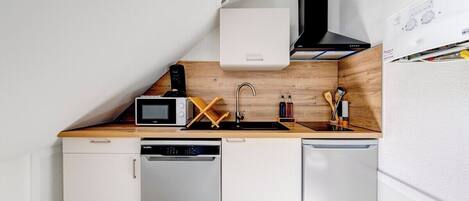 Fridge, microwave, dishwasher, coffee/tea maker