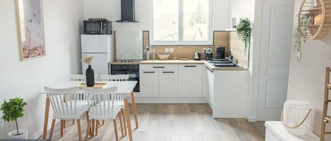 Fridge, microwave, oven, coffee/tea maker