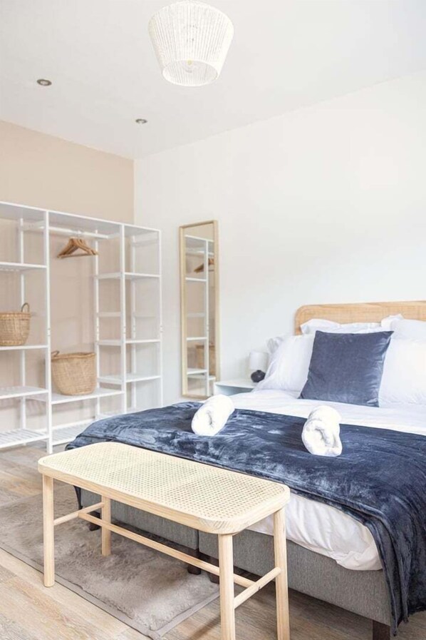 1 quarto, acesso à internet, roupa de cama