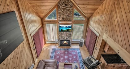 Ellicottville Cabin w/hot tub, stocked pond & 150+ acres of land to explore!