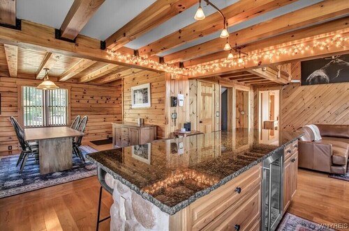 Ellicottville Cabin w/hot tub, stocked pond & 150+ acres of land to explore!