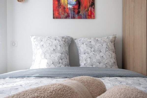 Internet, bed sheets