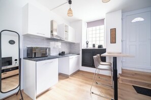 Fridge, microwave, coffee/tea maker, toaster