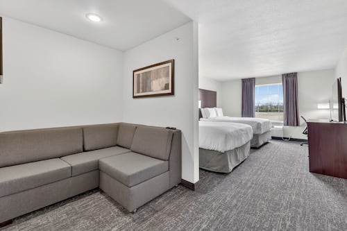 Desk, laptop workspace, iron/ironing board, free WiFi