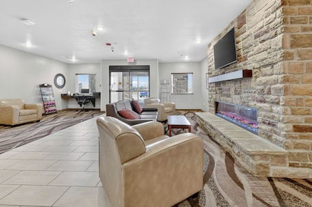 Lobby. Cobblestone Hotel & Suites - Eaton