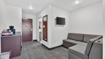 Desk, laptop workspace, iron/ironing board, free WiFi