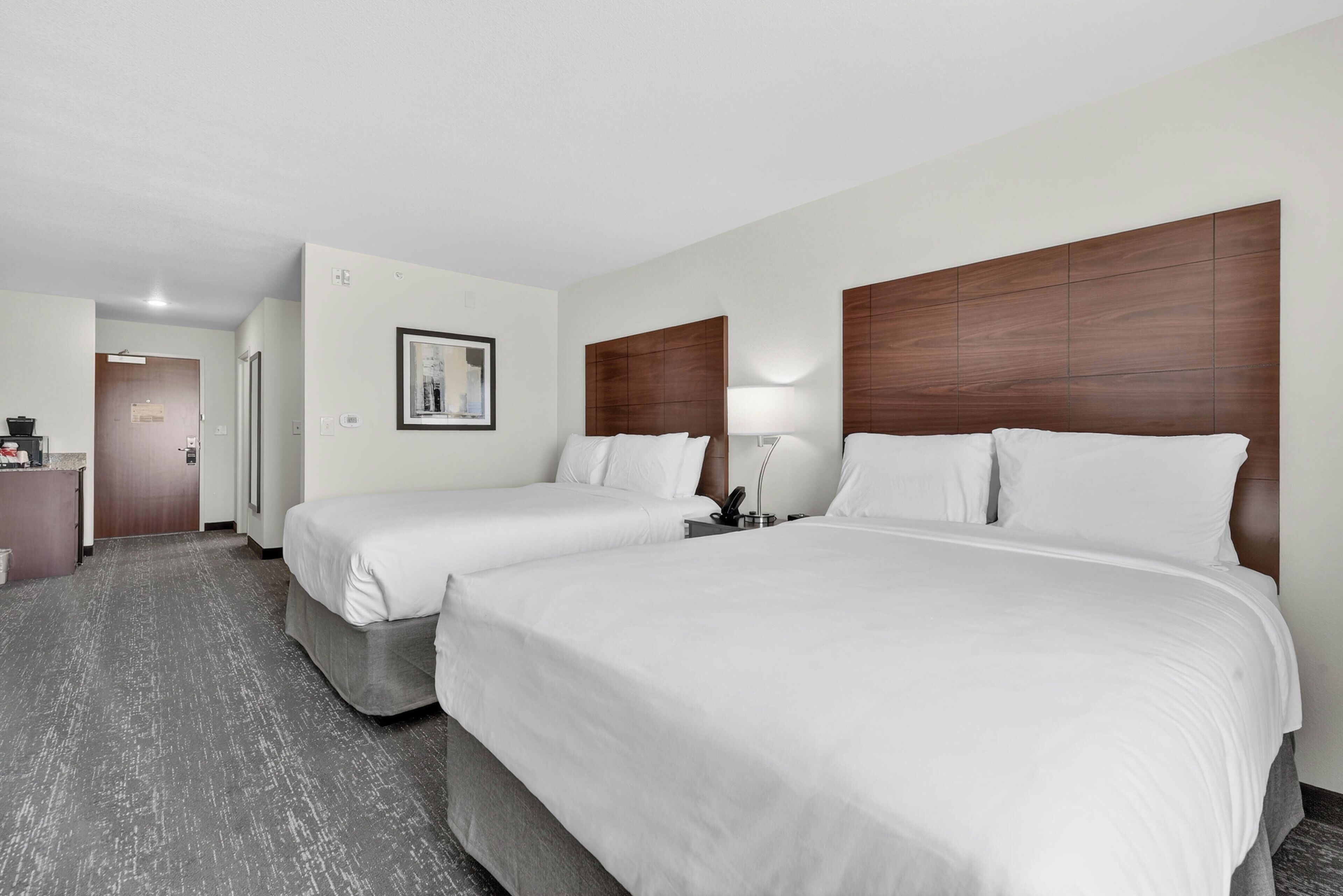 Desk, laptop workspace, iron/ironing board, free WiFi