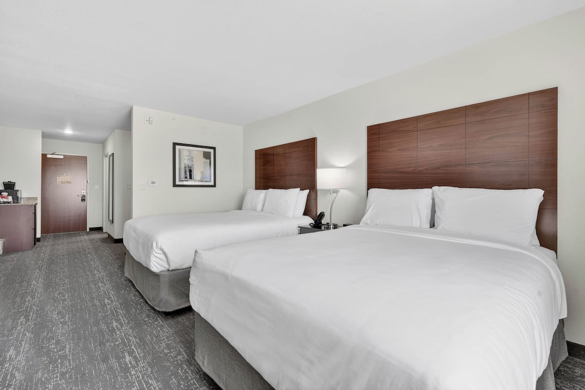 Escritorio y espacio para trabajar con laptop