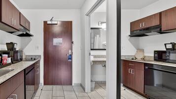 Desk, laptop workspace, iron/ironing board, free WiFi