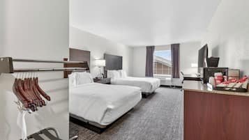 Rom, tilpasset bevegelseshemmede, ikke-røyk (Guestroom) | Skrivebord, skrivebord for bærbar PC og strykejern/-brett