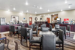 Free daily buffet breakfast - Cobblestone Hotel & Suites - Eaton (Eaton)