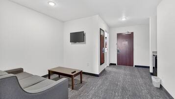 Desk, laptop workspace, iron/ironing board, free WiFi