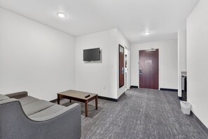 Desk, laptop workspace, iron/ironing board, free WiFi - Cobblestone Hotel & Suites - Eaton (Eaton)