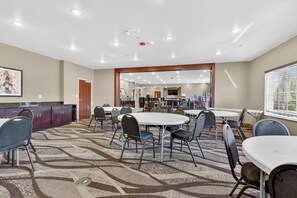 Meeting facility - Cobblestone Hotel & Suites - Eaton (Eaton)